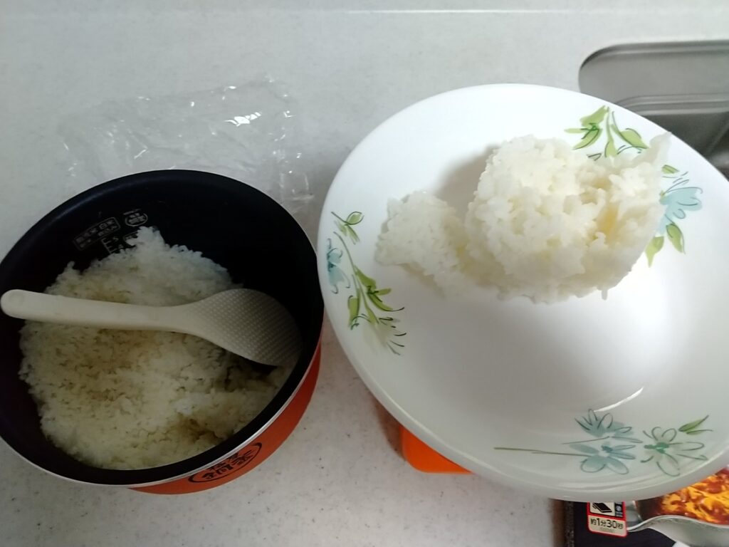 どんな高級炊飯器でも実現不能! 家庭にあるものでできる ごはんの簡単 最高の保存方法! 食べる時はご飯をそのままよそって